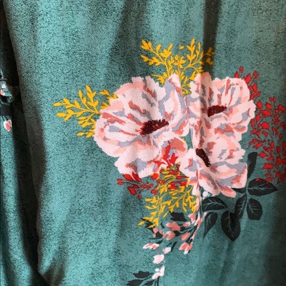 Floral bell sleeve blouse - Picture 5 of 9